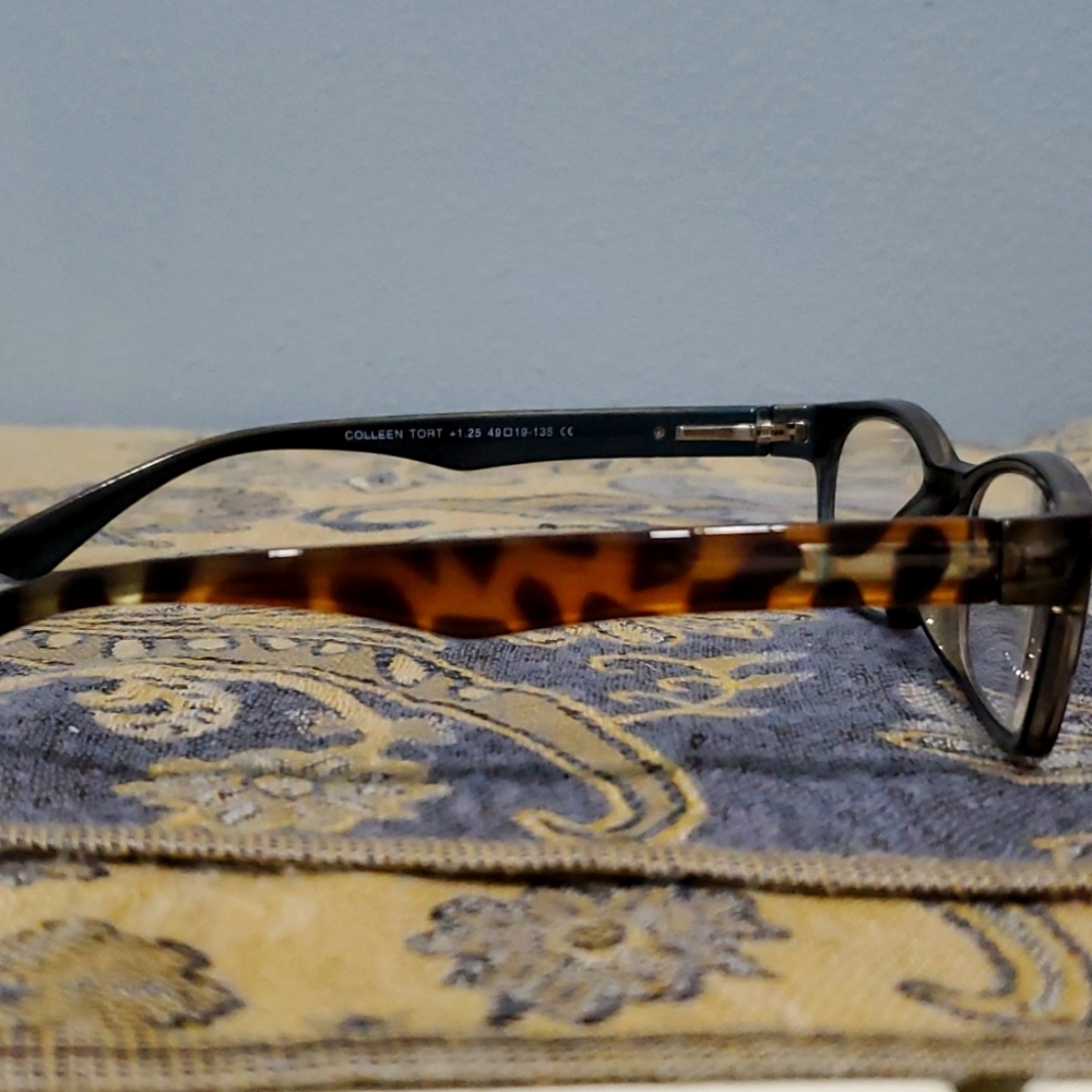 Reading glasses - Picture 2 of 3